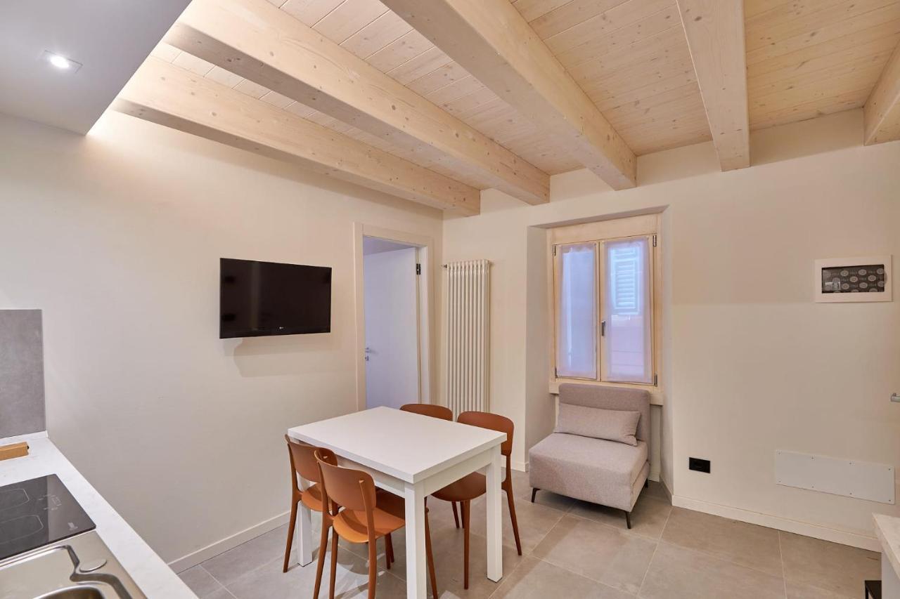 Apartmentsgarda - Residenza Mercanti Εξωτερικό φωτογραφία