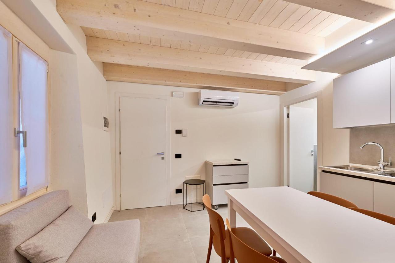 Apartmentsgarda - Residenza Mercanti Εξωτερικό φωτογραφία